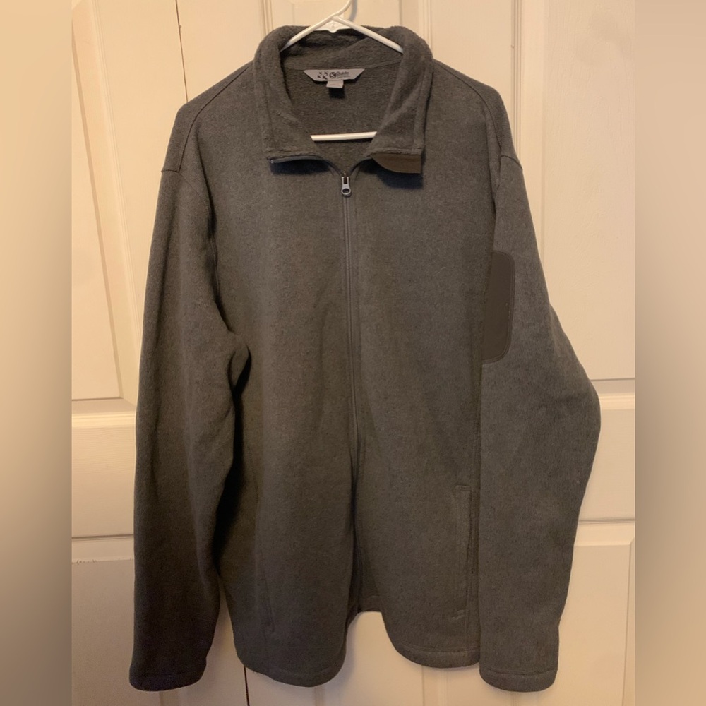 Gently Used ! Men’s Jacket from Gander Mountain in Grey